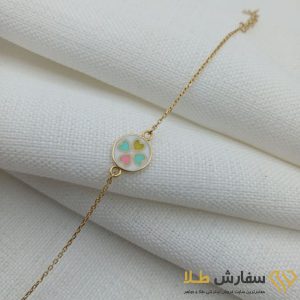 دستبند پلاک مینا‌دار طلا طرح قلب و دایره ST4177