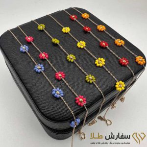 دستبند طلا گل رنگی ST4585