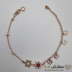 دستبند طلا سبک زنجیری با پلاک‌های گل و قلب ST3147
