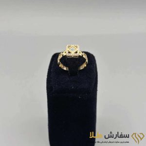 انگشتر طلا طرح مربع و لوزی همراه سنگ آبی ST4070